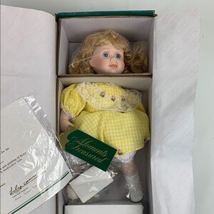Moments Treasured Porcelain Doll in Yellow Dress Naomi Vicky Wang #123 COA NWT